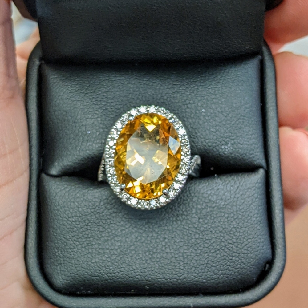***SOLD****"2.5ct yellow topaz and diamond ring - Picture 1 of 9